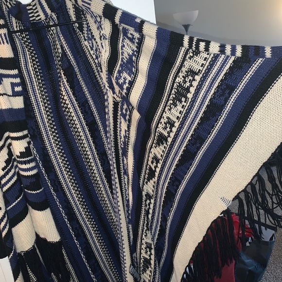 Forever 21 Plus Aztec Knit Sweater - Picture 4 of 4